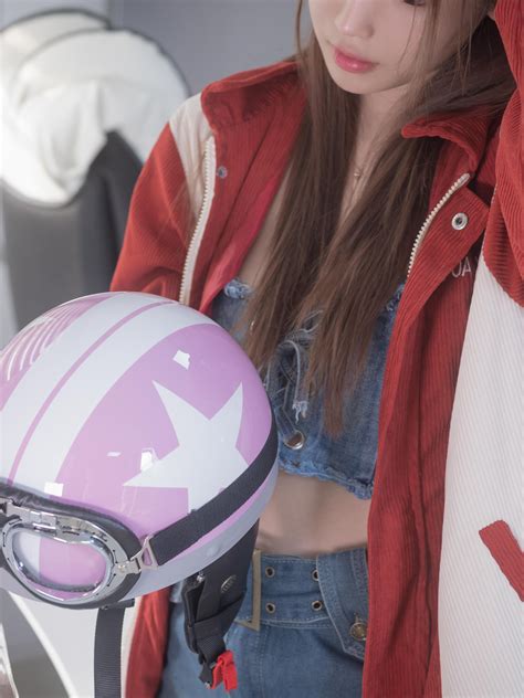 Yeha 예하 PURE MEDIA Vol Expensive and Delicious Naked Hen Set Everia club