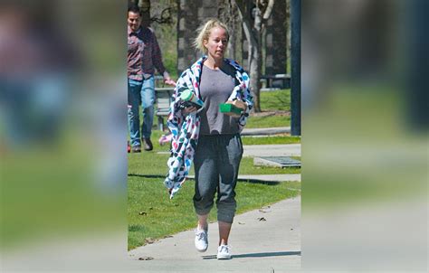 Kendra Wilkinson Divorce Rumors—Star Looks Disheveled, Depressed In ...