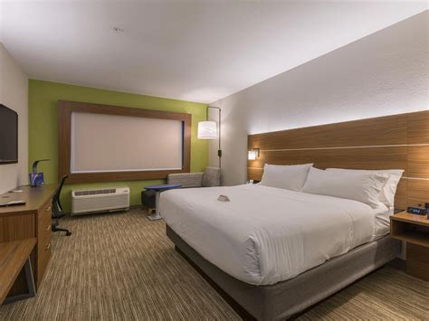 Holiday Inn Express And Suites San Marcos South Guest Room And Suite Options