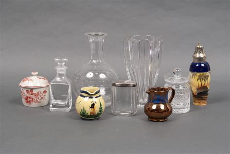 Lot - ASSORTMENT OF GLASS AND PORCELAIN