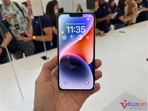 iPhone 14 launches, official prices quoted in Vietnam