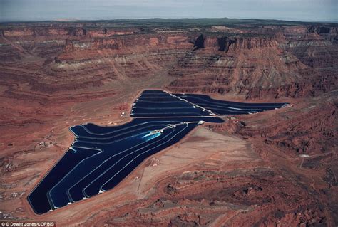 Utah Evaporation Pools In The Middle Of The Desert Look Truly Breathtaking Daily Mail Online