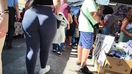 Big Round Ass In Addictive Leggings