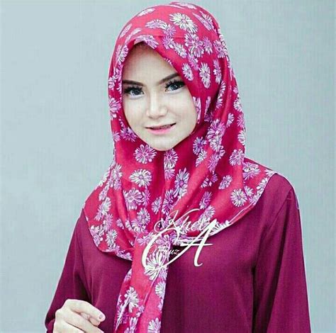 Tren Gaya 54 Hijab Motif Bunga