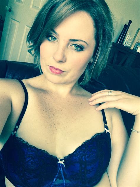 Green Eyes Blue Bra Porn Pic