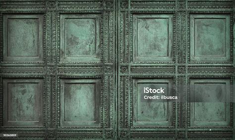 tekstur pintu bangunan hijau kayu tua foto stok  gambar
