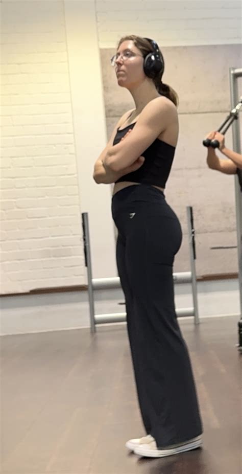 HUGE Hot Nerdy GYM Ass Close Ups Spandex Leggings Yoga Pants Forum
