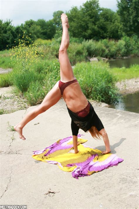 Sexy Babe Meet Madden Posing Sexy By The Lake Photos