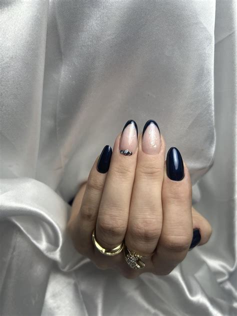 Modny Manicure Na Zim Paznokcie Czarno Nude Gazeta Pomorska