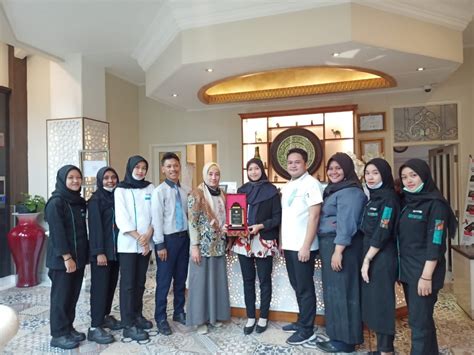 smk sahid bogor mengasah potensi siswi melalui program pkl