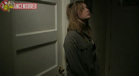 Naked Shannon Collis In Smile Pretty