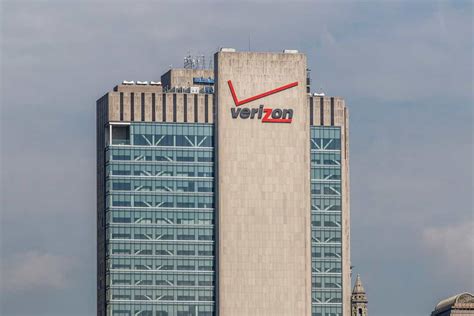 Verizon Stock High Yielding Cash Flow Cow Watch Its Debt Nyse Vz