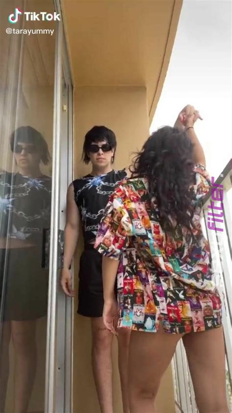 Hot Tarayummy Shows Cleavage In Bikini Sexyfilter