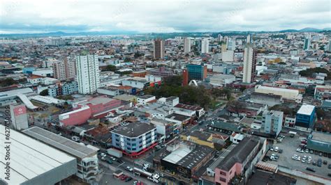 Centro Da Cidade De Suzano Pr Ximo A Esta O De Trem Da Cidade Stock