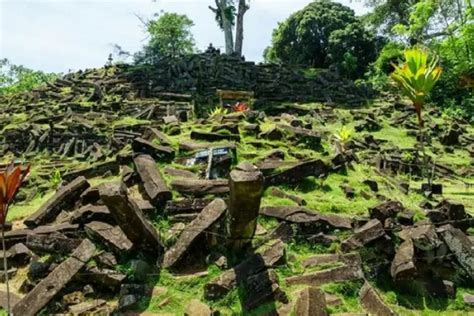 Situs Gunung Padang Memicu Kontroversial Karena Klaim Sebagai Piramida