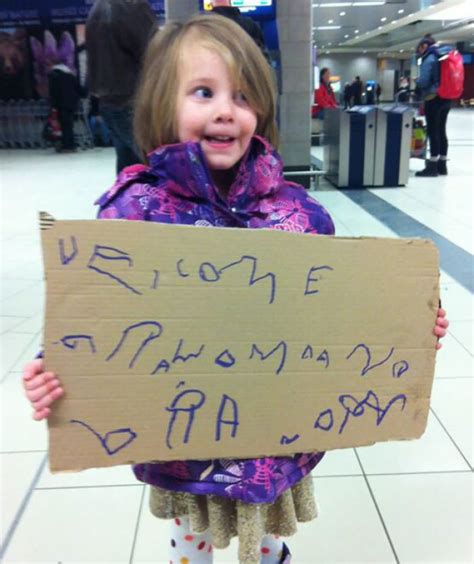50 Most Creative Airport Pickup Signs That Were Impossible To Miss
