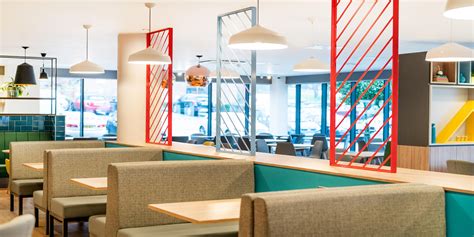 Travel Guide and Amenities at Holiday Inn Luton Airport 7