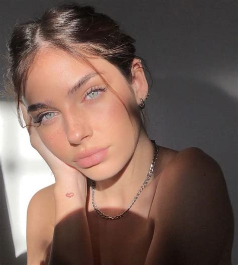 Candela Gallo Brunette Blue Eyes Dark Hair Blue Eyes Brunette Girl