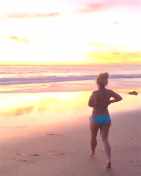 Britney Spears Flaunts Her Bikini Body On The Beach Fappening