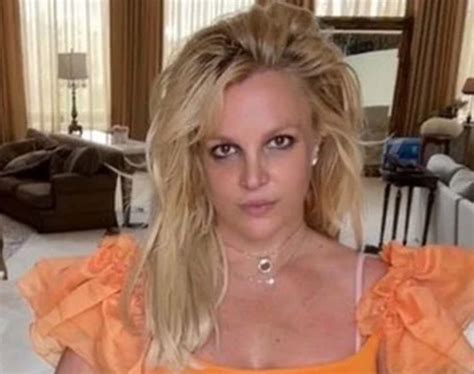 Britney Spears Gets Weird Again On Instagram Posts Bizarre Naked Message From Bed T V S T