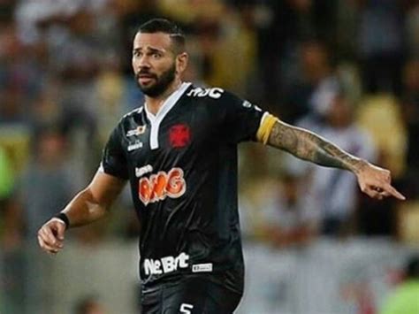 GazetaWeb Vasco anuncia a saída do zagueiro Leandro Castan defensor