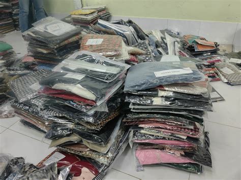 Soi cận cảnh kho hàng lậu tấn của hot girl livestream chốt nghìn đơn