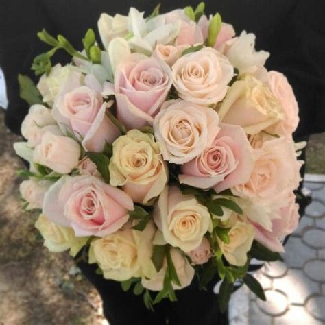 Нежный свадебный букет из роз | Свадебный букет, Белые свадебные букеты ...