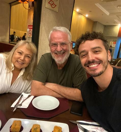 Galã de Pantanal conta que largou igreja após pai se assumir gay Foi impactante e importante