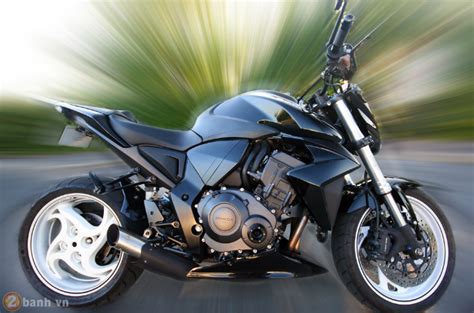 Naked Bike cơ bắp CB R đọ dáng cùng Chrysler banh vn