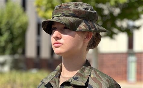 Primeras Im Genes De La Princesa Leonor Con Uniforme Militar En La