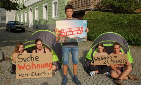 Sozialistische Jugend Kirchdorf protestiert mit Zeltstadt für