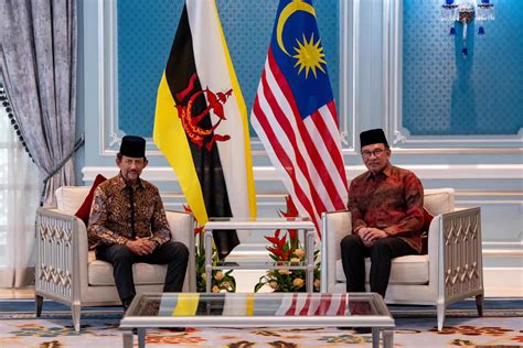 Anwar Brunei Sultan Urge Asean Unity Selangor Journal