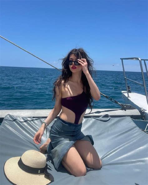 Hot Sexy Cristina Kovani Bikini Pics