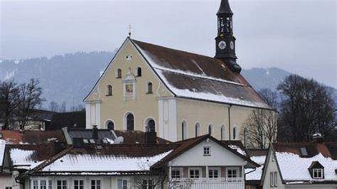 Pfarrer als Kinderschänder Eklat bei Messe in Bad Tölz