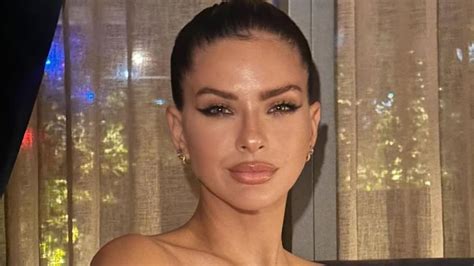 Desde Miami y en bikini la China Suárez encendió las redes mientras