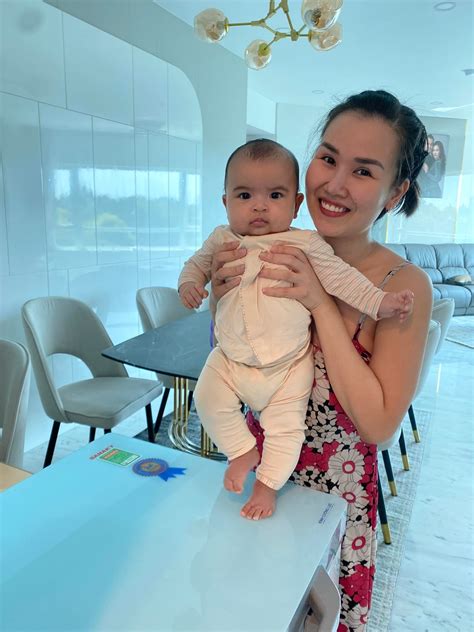 V H Tr M L N U Khoe Nh Nude Con G I Saostar Vn