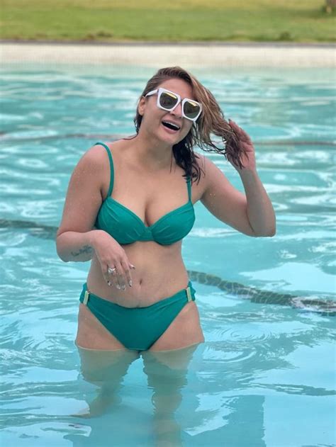 Hot Sexy Archana Puran Singh Bikini Pics