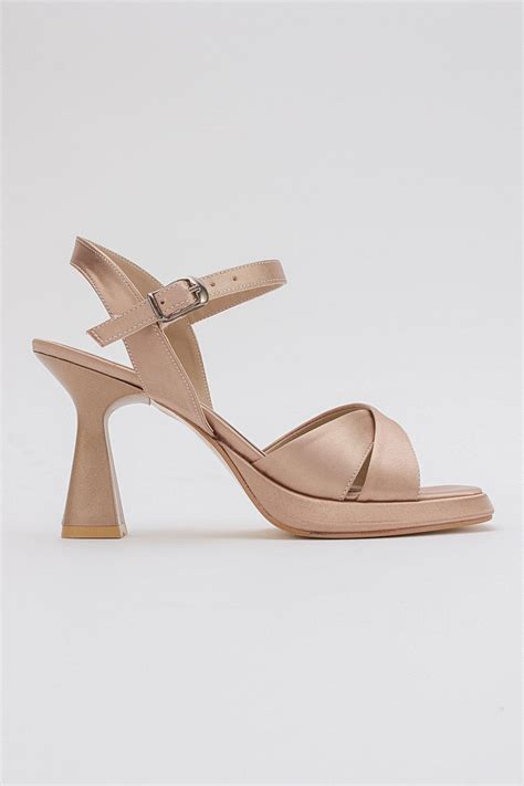 Çapraz Bantlı Platformlu Kadın Topuklu Sandalet NUDE SATEN
