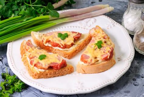 Бутерброды с ветчиной и сыром: рецепт с фото