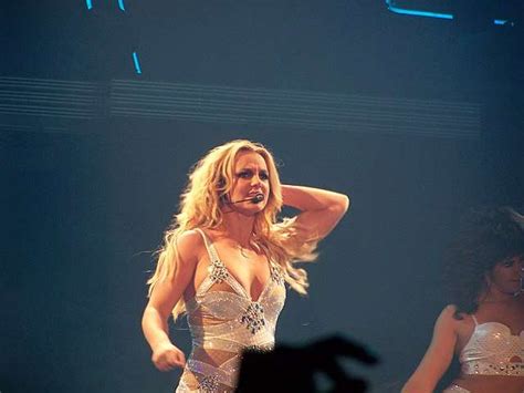 Is Doja Cat Gay Or Bi A Look At Her Sexuality And Girlfriend