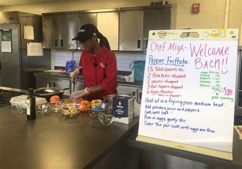 Foodlink’s Nutrition Education Demonstrations Return to the Public