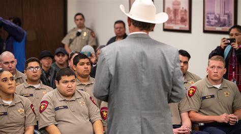 Nueces County Sheriff tells jailers he will wear their uniform