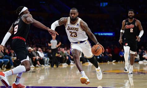 LeBron James Feels Lakers Can Still Win With Current Roster Yahoo Sports