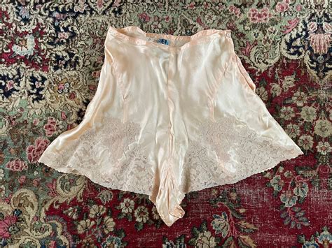 Vintage Peach Silk Tap Pants 1930s Peach Pink Lingerie French Ecru Lace Flapper Lingerie S