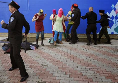 est 一些攝影 some photos Pussy Riot protest performance in Sochi Russia 暴動小貓 抗議性演出