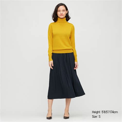 Uniqlo Cashmere Turtleneck Sweater