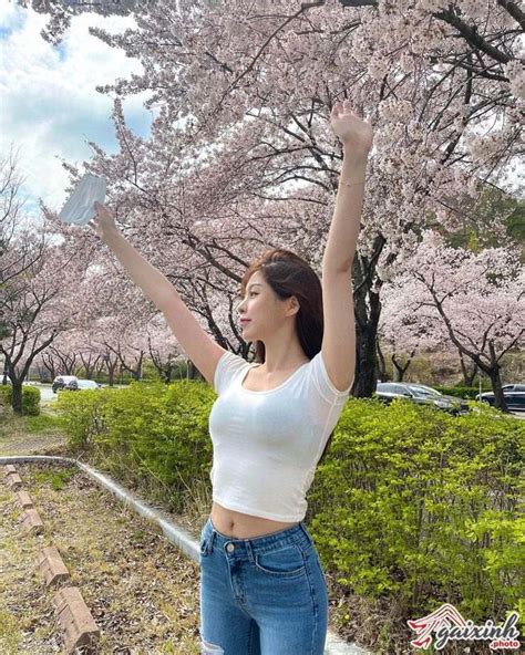 Nhan sắc và body khét lẹt của hot girl Hàn Quốc Han Kyung