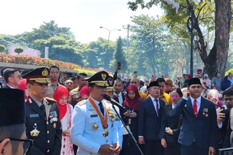 Ridwan Kamil Pimpin Upacara Ikrar Pimpinan NII Kembali Jadi Warga