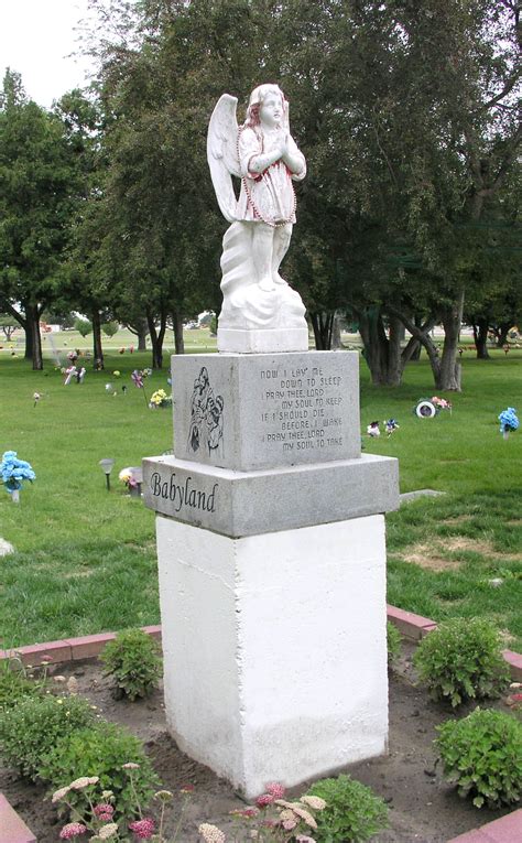 Services and Burial Information for Hillcrest Memorial Gardens 5