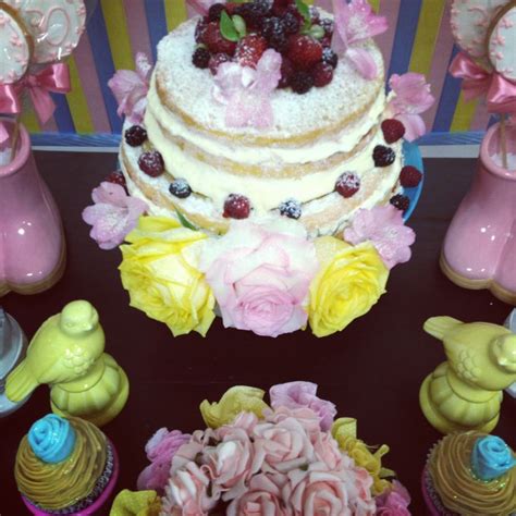 Naked cake Red fruits and Flowers Bolo Jantar Almoço